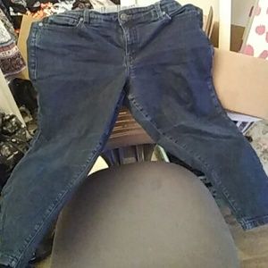 Plus size faded dark blue capri jeans